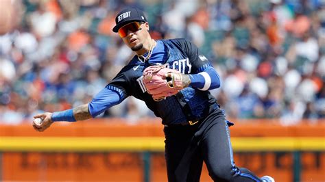 javier baez contract with tigers